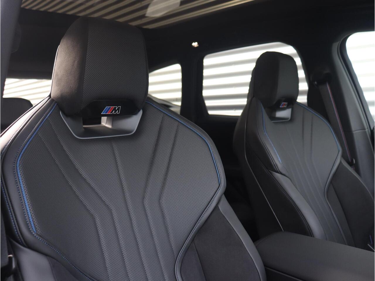 BMW X3 iX3 50 xDrive M Sportpakket | Innovation Pack | Panoramadak | Trekhaak