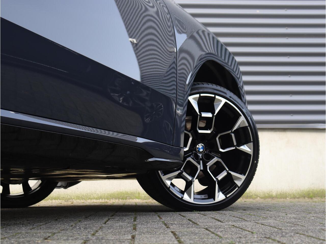 BMW X3 iX3 50 xDrive M Sportpakket | Innovation Pack | Panoramadak | Trekhaak