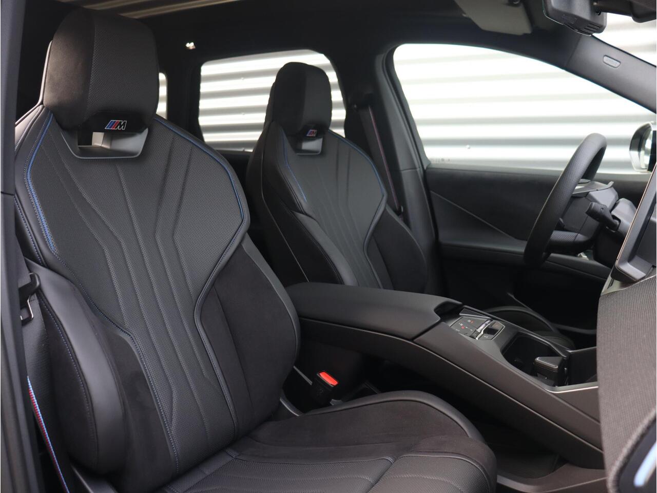 BMW X3 iX3 50 xDrive M Sportpakket | Innovation Pack | Panoramadak | Trekhaak