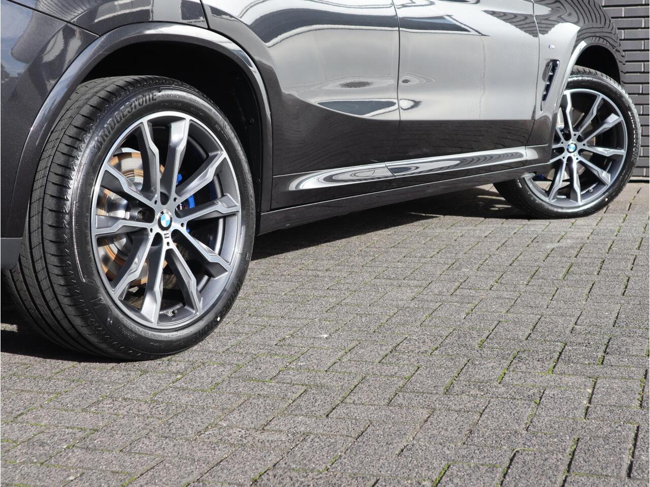 BMW X4 xDrive30i High Executive M Sport Pakket Automaat / Navigatie Professional / Panoramadak / Head-Up Display / Driving Assistant Plus / Innovation Pakket / Leder / M Sportremsysteem / Adaptief Onderstel / 20 Inch