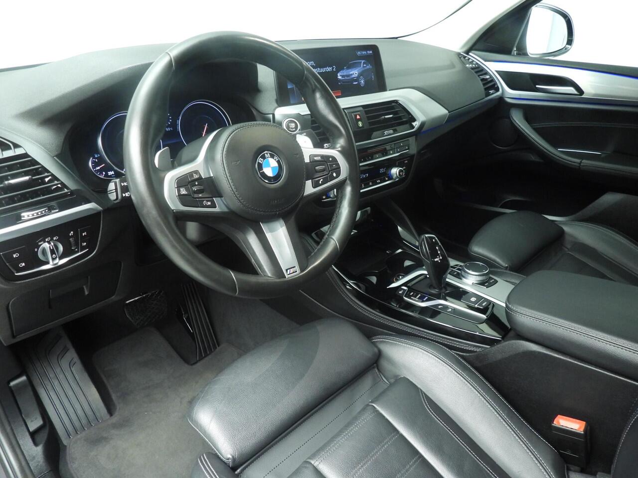 BMW X4 xDrive30i | LED | Leder | HUD | Trekhaak | Sportstoelen | Keyles go | Hifi speakers | Alu 19 inch