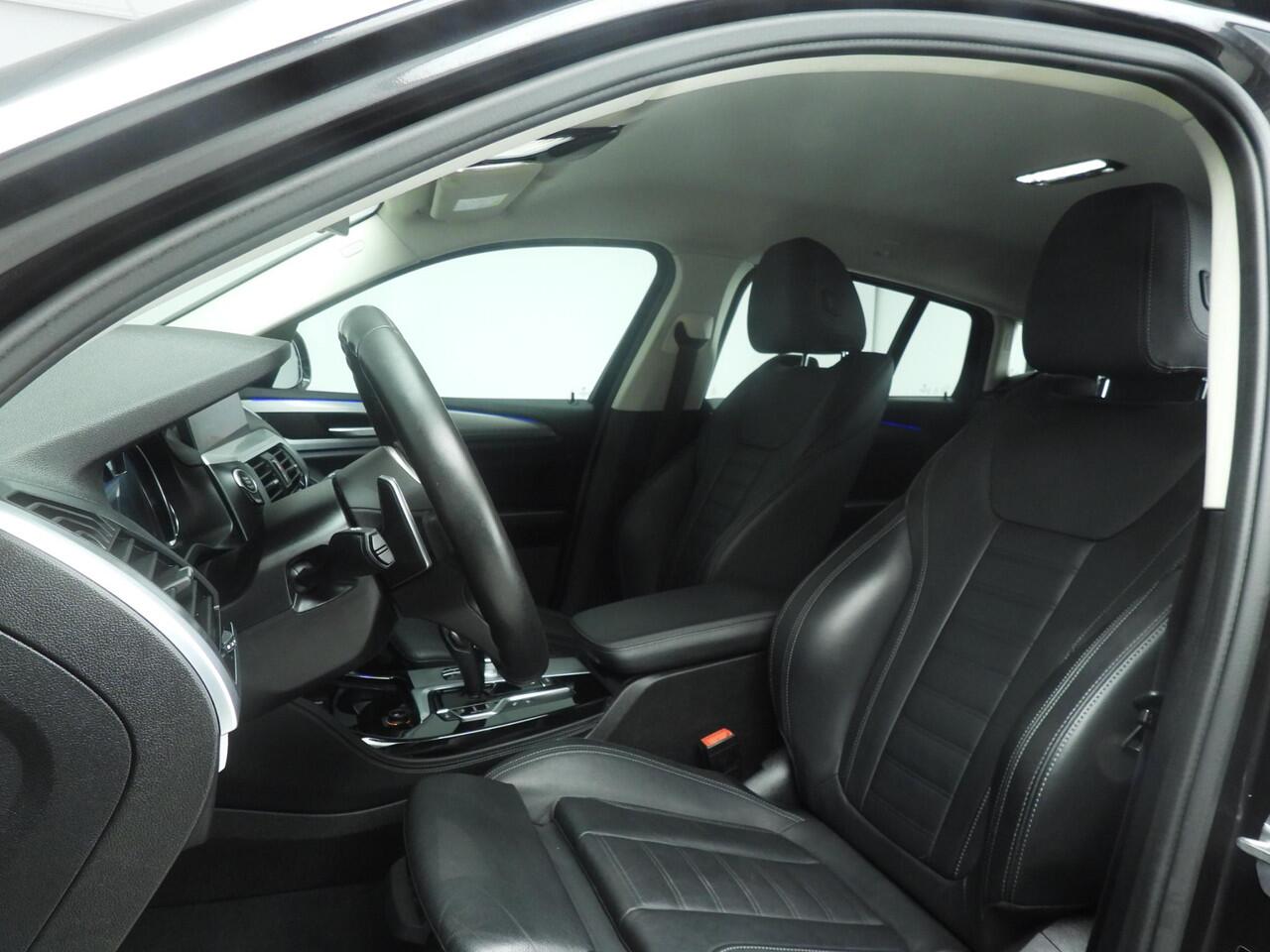 BMW X4 xDrive30i | LED | Leder | HUD | Trekhaak | Sportstoelen | Keyles go | Hifi speakers | Alu 19 inch