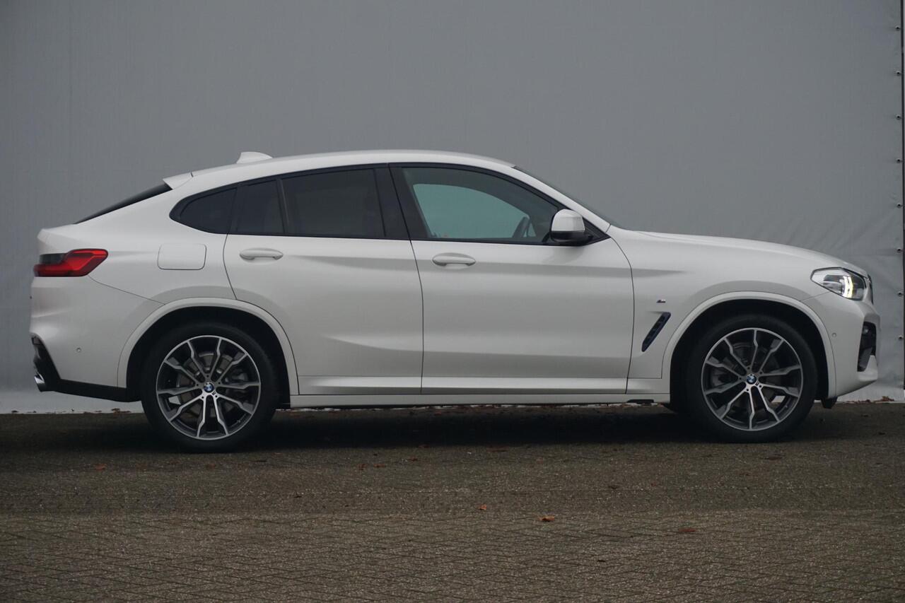 BMW X4 xDrive20i M Sportpakket 20'' / Head-Up Display / Stuurwielrand verwarmd / Parking Assistant