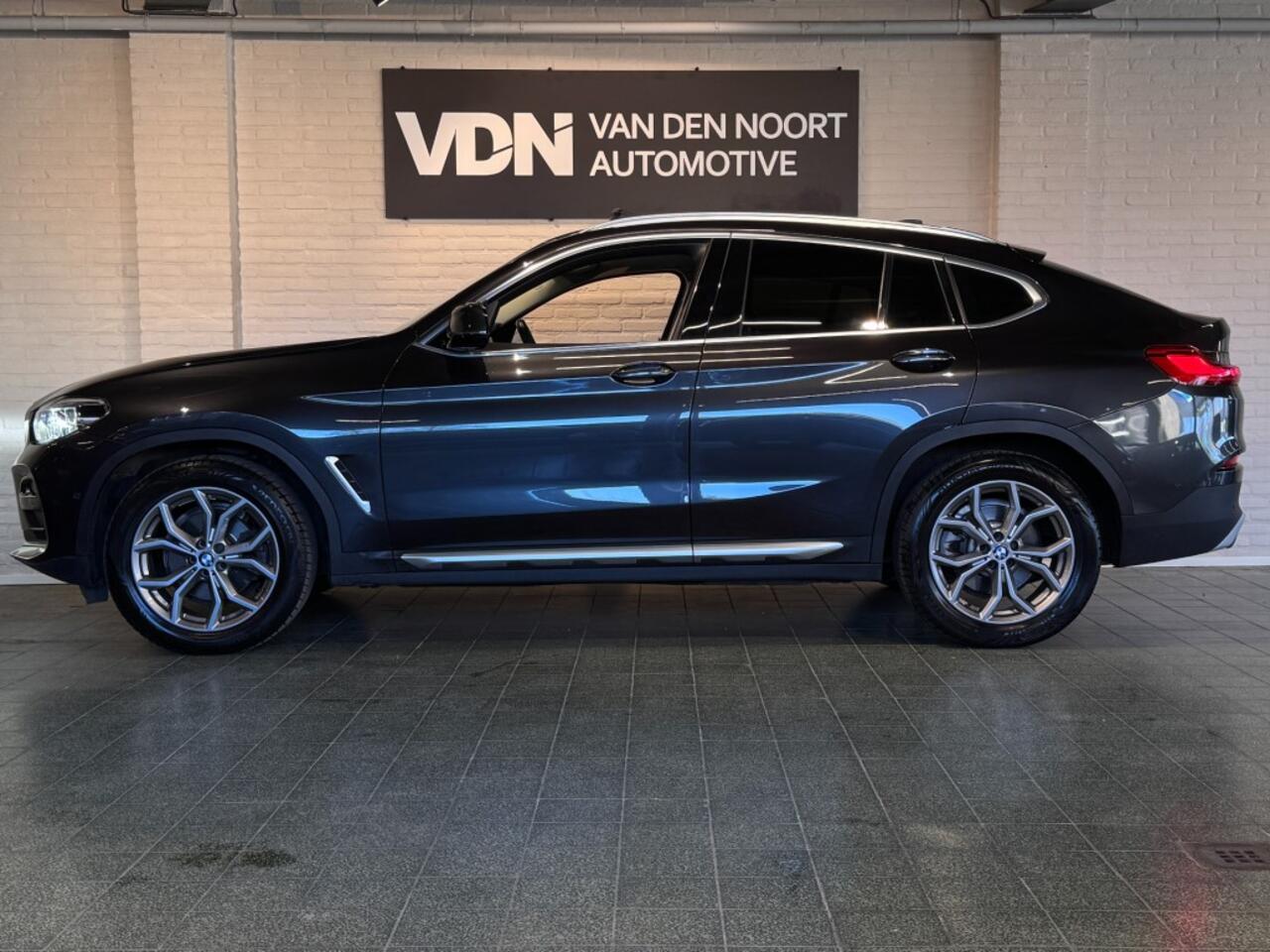 BMW X4 xDrive20i High Executive X-Line Pano Trekhaak HUD Camera 19''