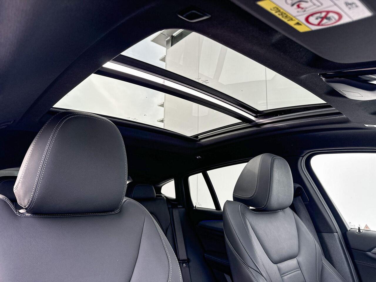 BMW X4 xDrive20i High Executive M-Sport Glazen Schuifdak / Electrisch verstelbare Voorstoelen / Head Up Display / Stoelverwarming / Electrische Zwenkhaak / Binnen & Buitenspiegel automatisch Dimmend / Adaptieve Led Koplampen / Driving Assistant / Hifi