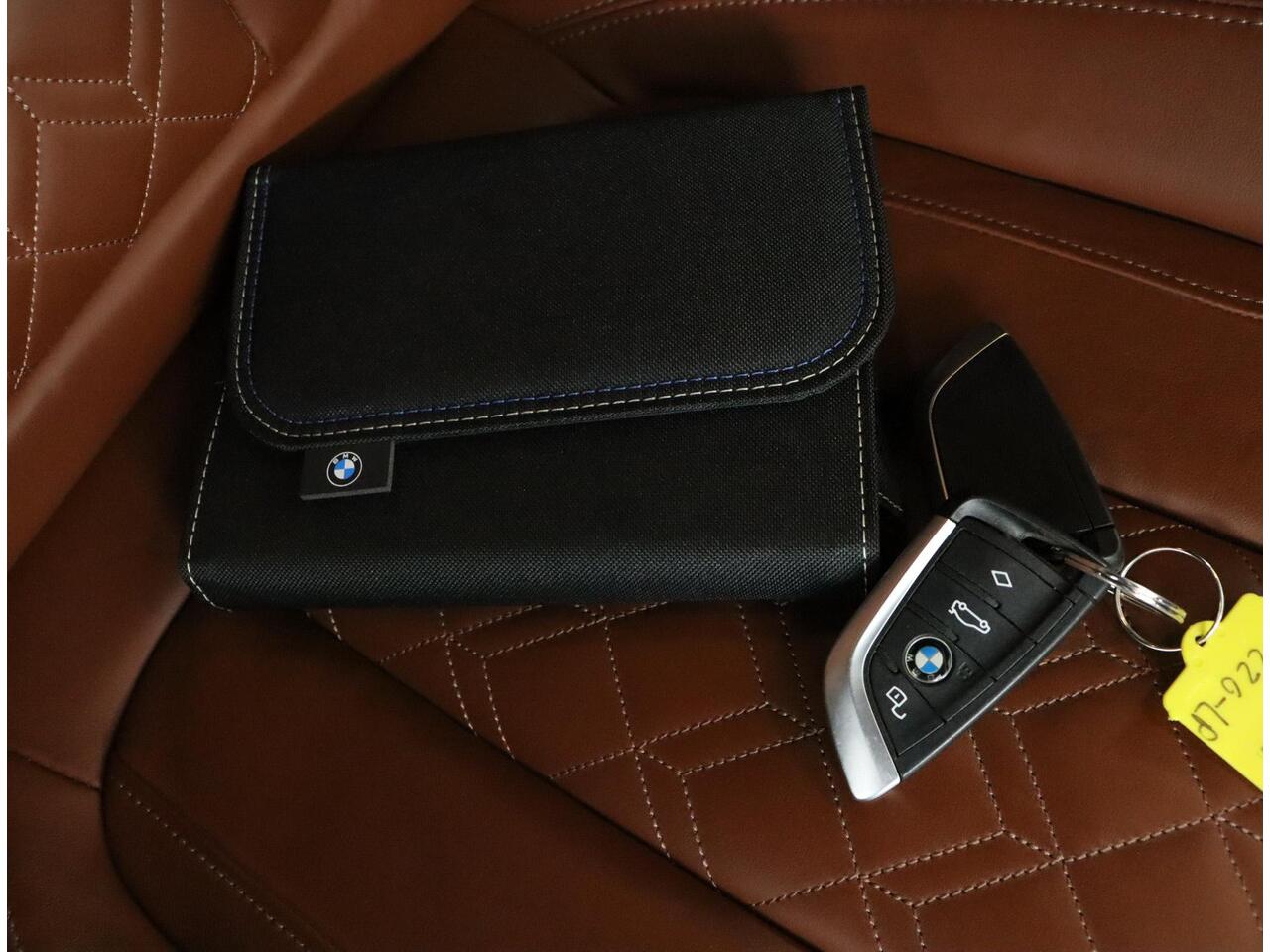 BMW X4 M40i Business Edition Plus | BMW Laserlight | Head-Up Display | Harman Kardon | Trekhaak | Adaptief M Onderstel | Verwarmde stoelen voor en achter