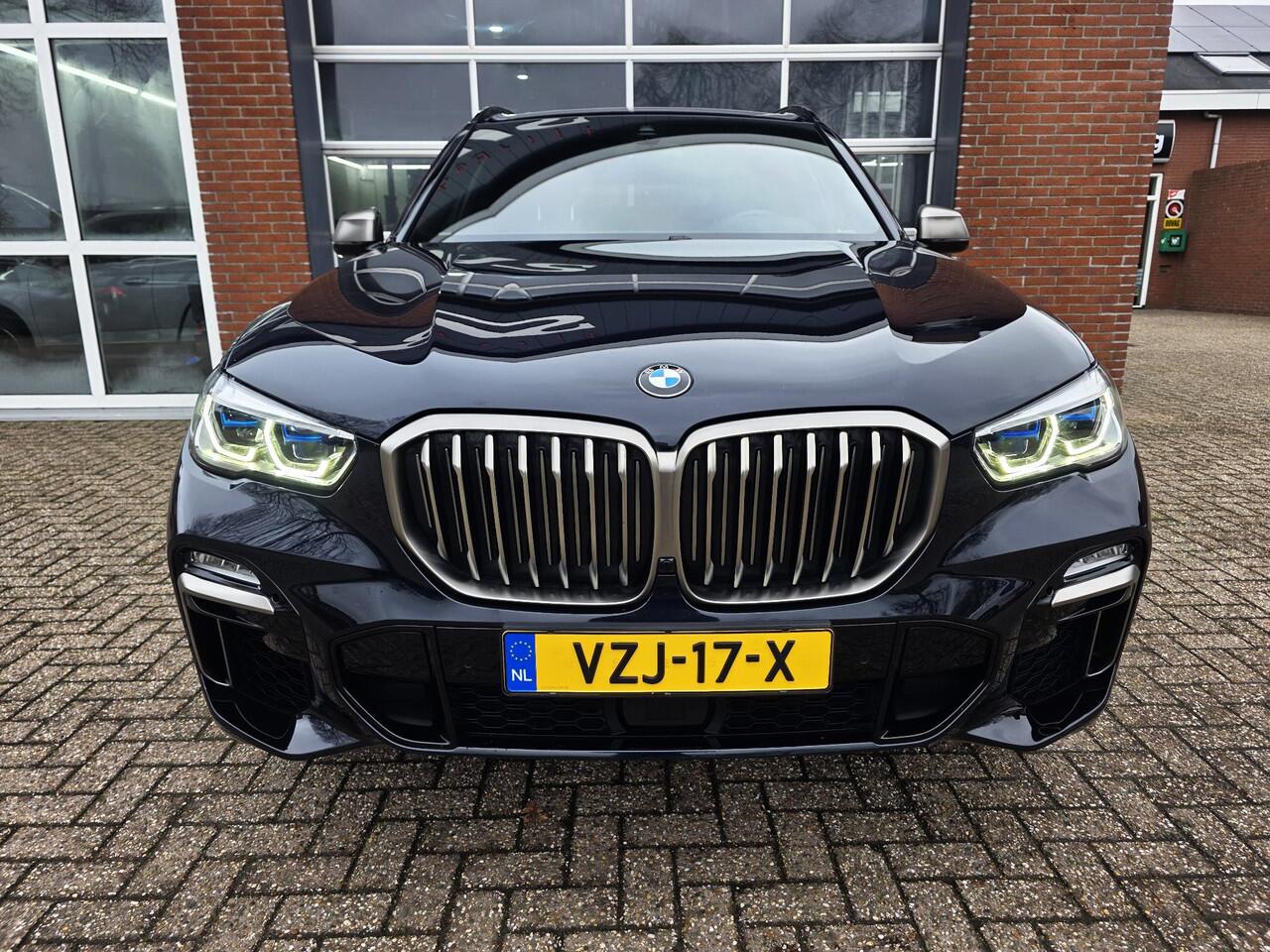 BMW X5 M50d High Executive Grijs Kenteken/ Pano / Trekhaak / HUD