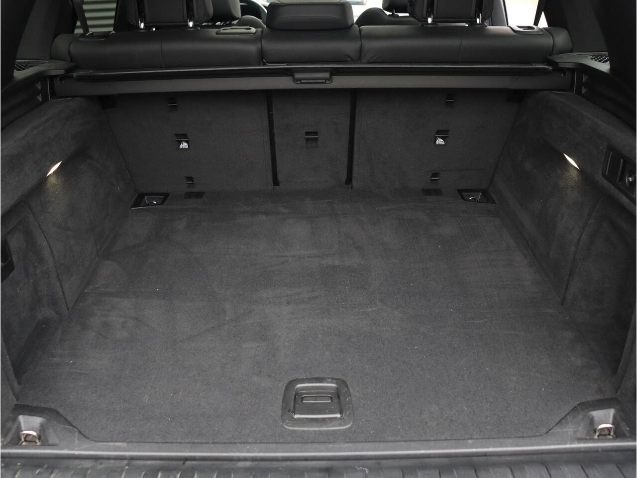 BMW X5 xDrive40i | High Executive | M Sportpakket | Panodak Skylounge | Trekhaak | Hi-Fi | Driving Assistant | Head-Up | Adaptief M Onderstel | 22'' LMV | Lentevoordeel