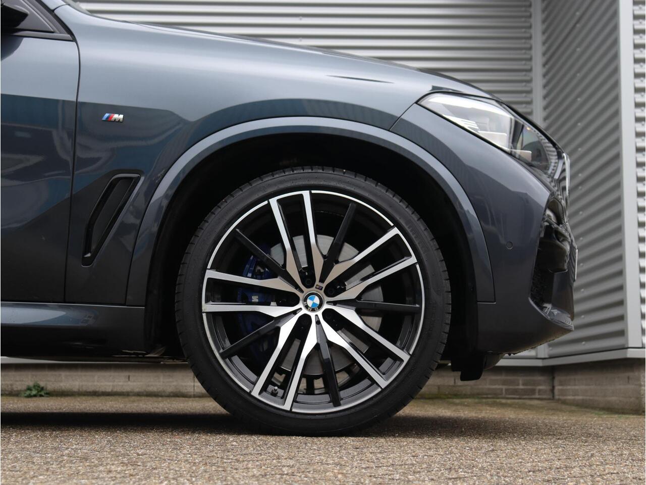 BMW X5 xDrive40i | High Executive | M Sportpakket | Panodak Skylounge | Trekhaak | Hi-Fi | Driving Assistant | Head-Up | Adaptief M Onderstel | 22'' LMV | Lentevoordeel