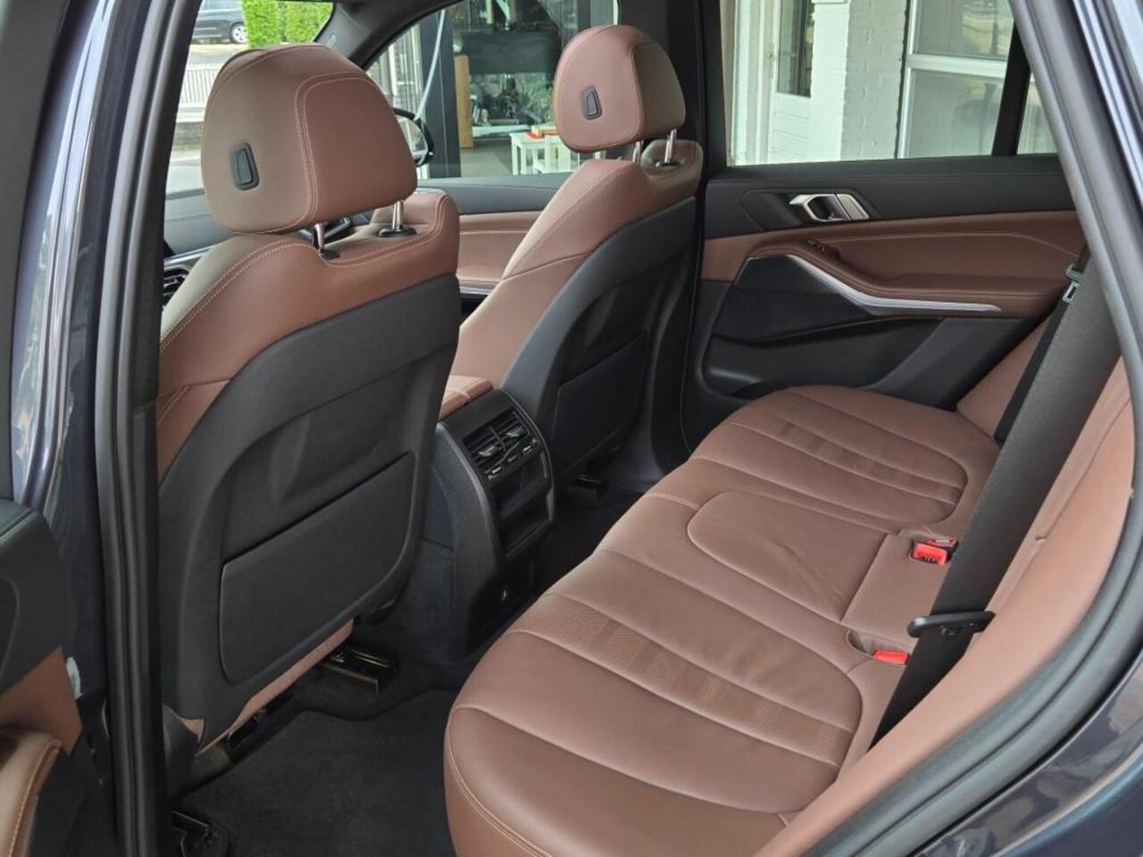 BMW X5 XDRIVE45E M SPORT | DRIVING PROFF. | PANORAMA | 360 CAMERA | SPORTSTOELEN | LASER | TREKHAAK |