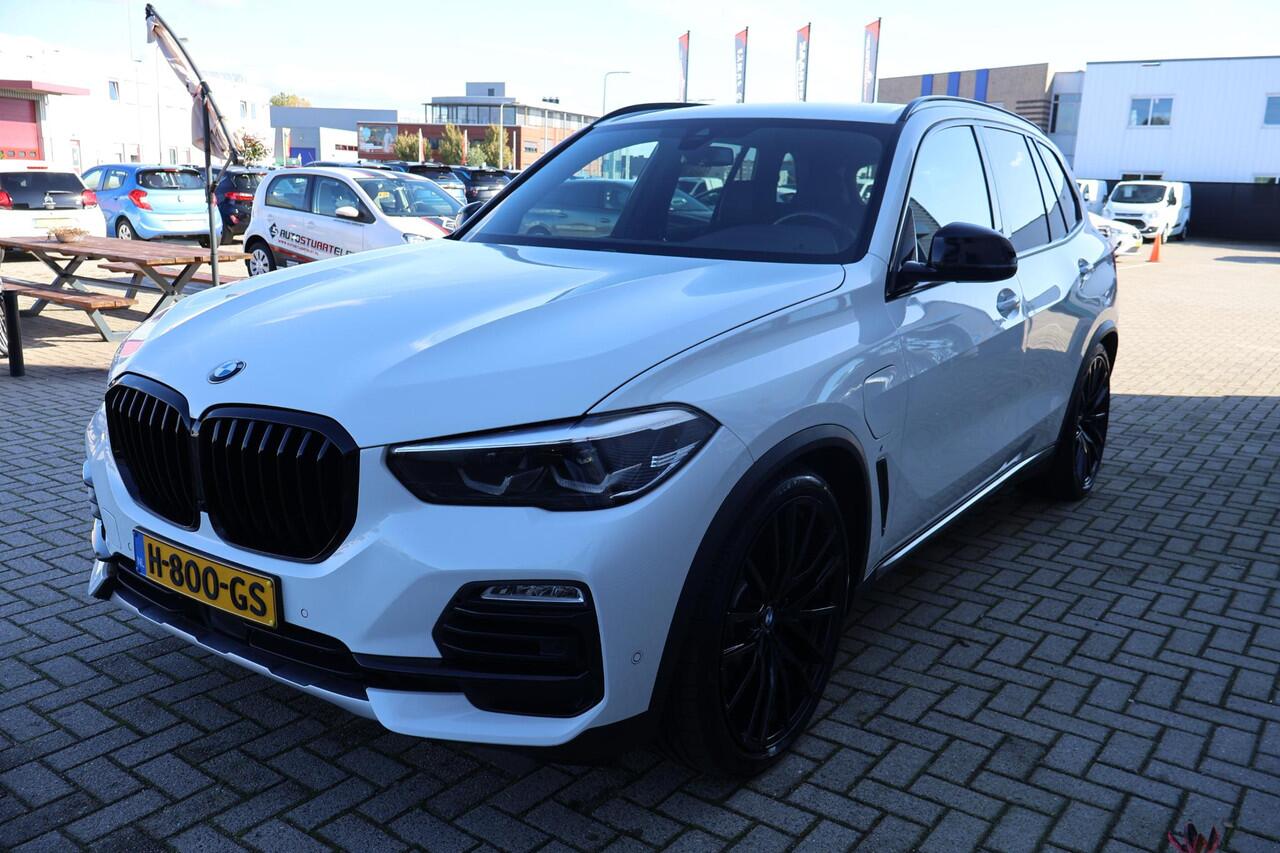BMW X5 45e Executive NL-Auto | Dealer Onderh | Trekhaak | Sfeer | Elek Stoelen+Klep | Camera | Alarm Klasse 3 |Memory| Laser Led | Keyless | Safety Pack | Carplay | Luchtvering