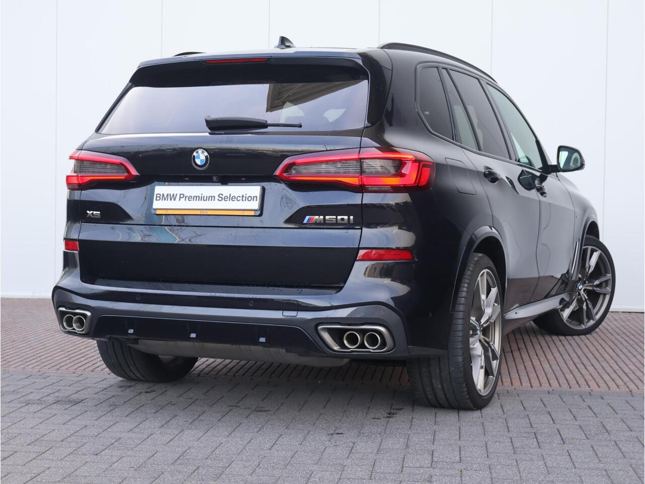BMW X5 M50i High Executive Copilot / Trekhaak / Parkingass. + / Headup / Panodak / Achterasbesturing / Laserlight
