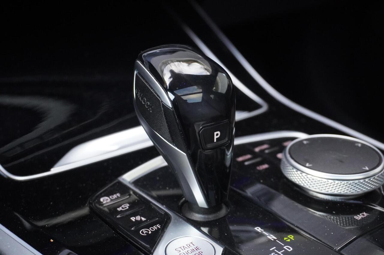 BMW X5 xDrive40i M Sportpakket | Integral Active Steering | Glazen panoramadak | BMW Laserlight | Parking Assistant Plus | HIFI System Harman Kardon