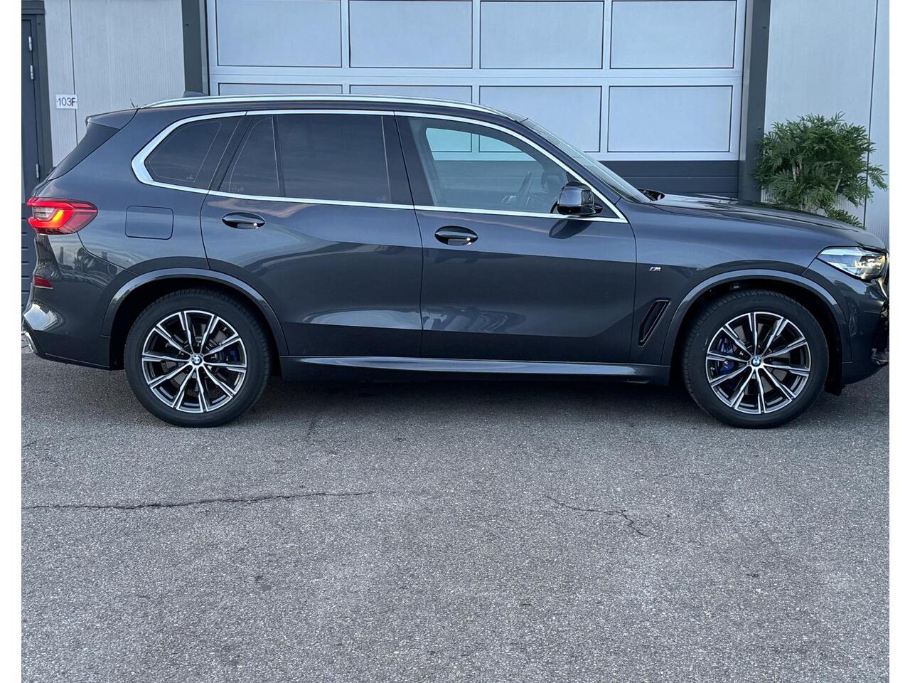 BMW X5 xDrive45e Executive M-PAKKET/HUD/LEER/TREKHAAK/LUCHTVERING/