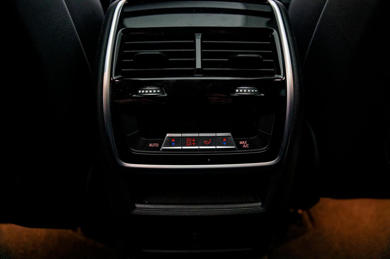 BMW X5 xDrive45e High Executive M-Sport Massage stoelen, Stoelventilatie, Sky Lounge dak, Merino leer, Leren Dashboard, enz