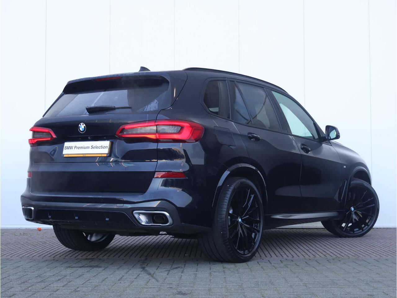 BMW X5 xDrive40i High Executive M Sportpakket/ 22 inch LM/ Comfort Access/ Sportstoelen/ Head-Up/ Harman-Kardon/ Laserlight/ Warmte Comfortpakket/ Active steering