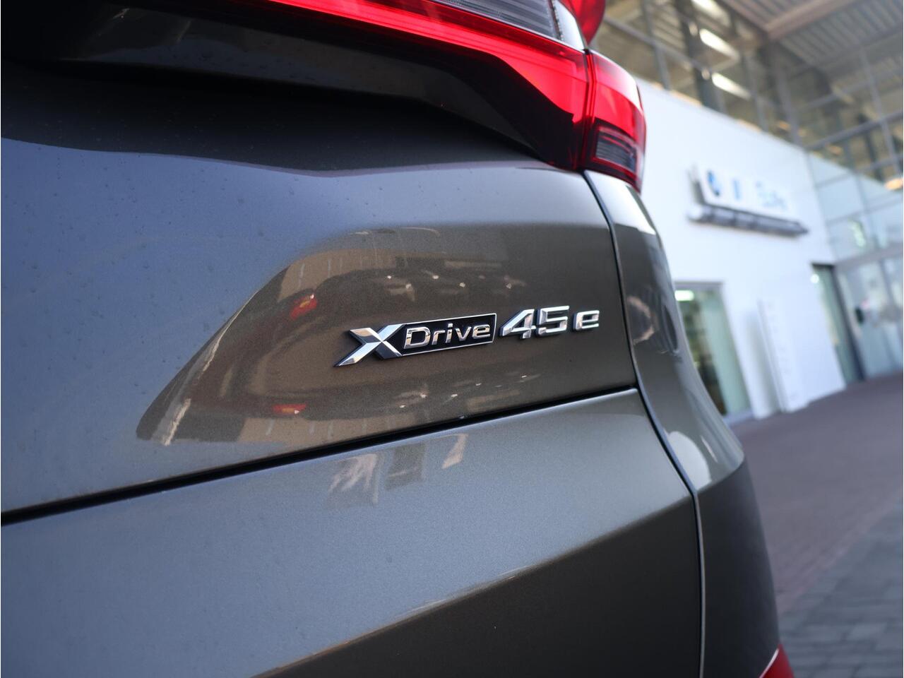 BMW X5 xDrive45e High Executive Xline/ 20 inch LM/ Active Steering/ Comfortstoelen/ Stoelerwarming/ Harman Kardon/ Getint Glas