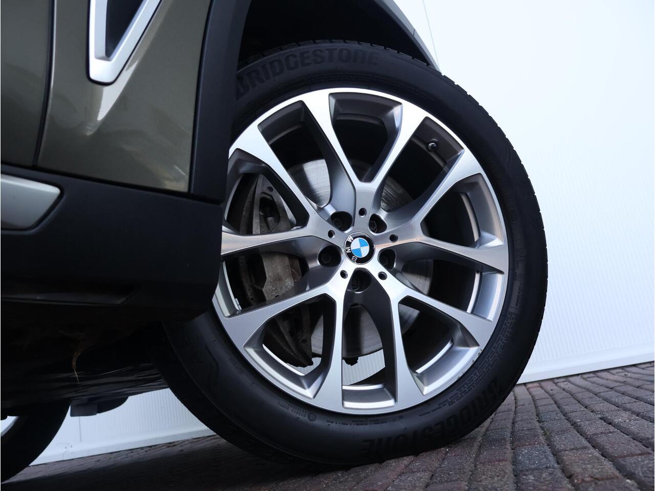 BMW X5 xDrive45e High Executive Xline/ 20 inch LM/ Active Steering/ Comfortstoelen/ Stoelerwarming/ Harman Kardon/ Getint Glas