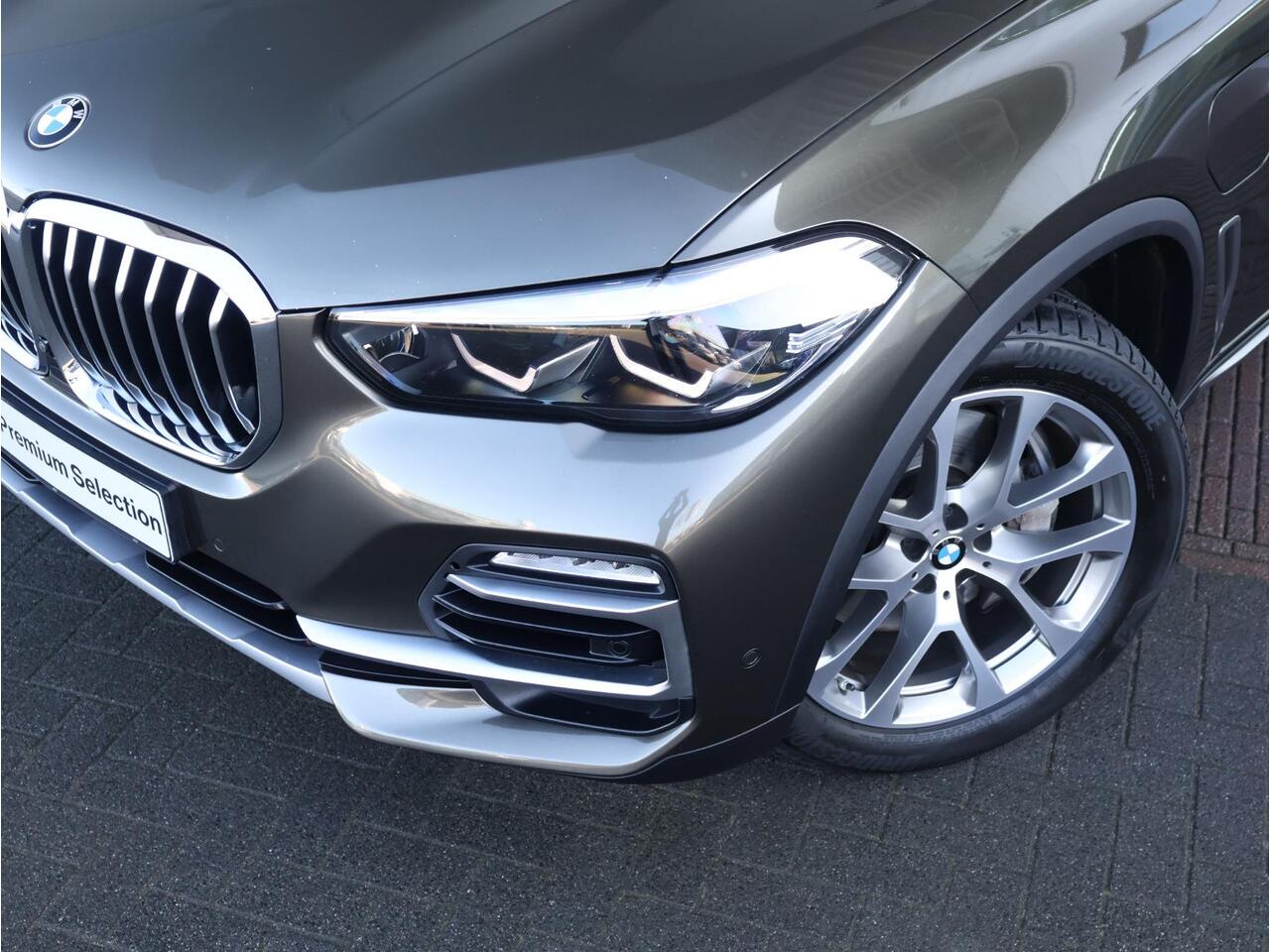 BMW X5 xDrive45e High Executive Xline/ 20 inch LM/ Active Steering/ Comfortstoelen/ Stoelerwarming/ Harman Kardon/ Getint Glas