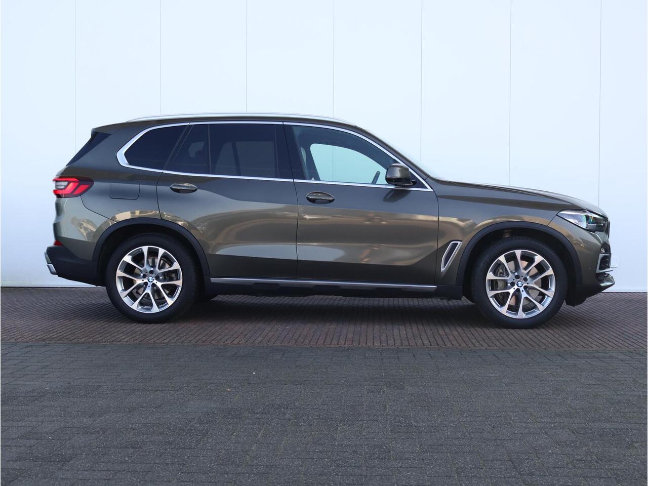 BMW X5 xDrive45e High Executive Xline/ 20 inch LM/ Active Steering/ Comfortstoelen/ Stoelerwarming/ Harman Kardon/ Getint Glas