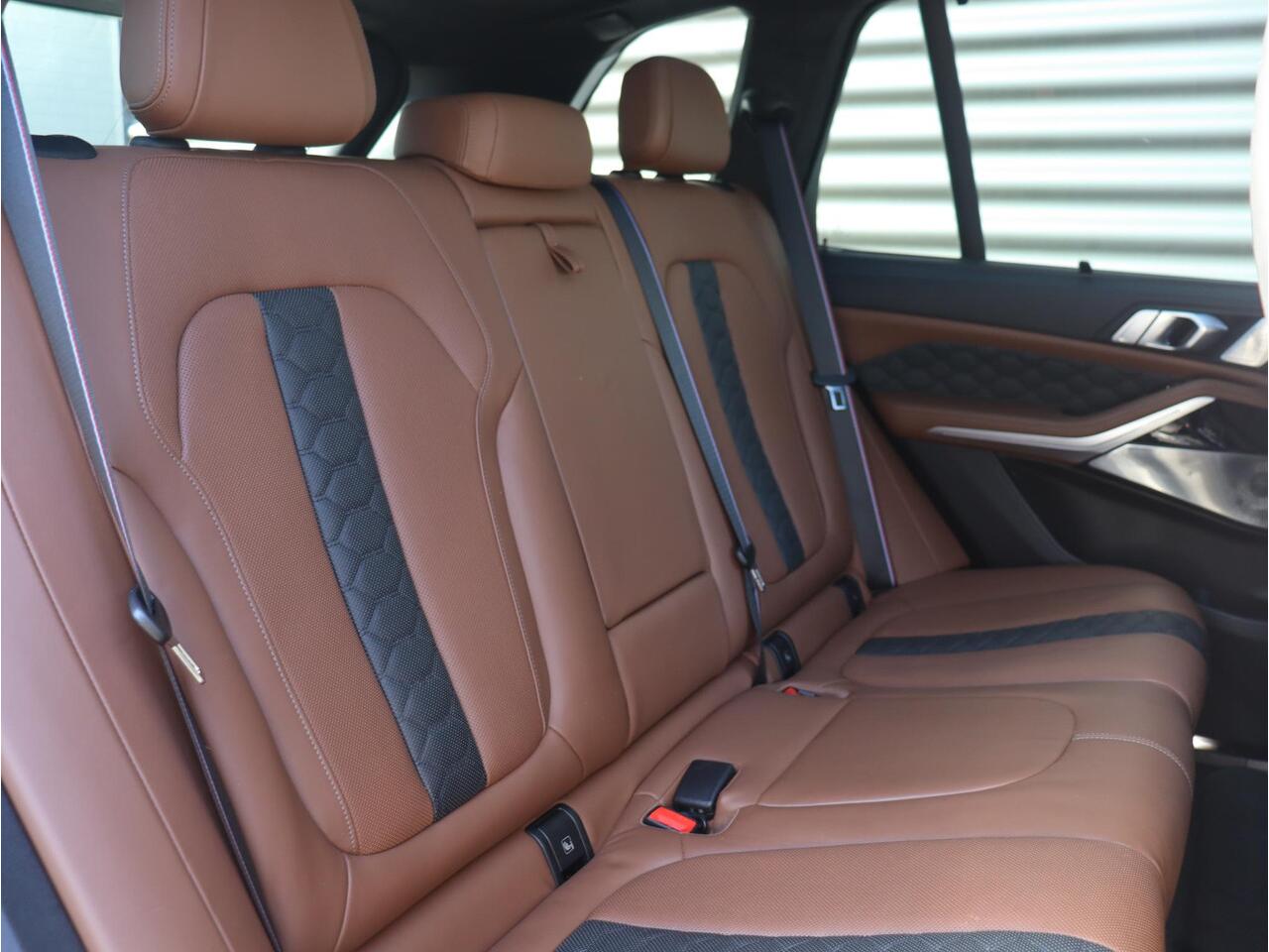 BMW X5 M Competition | High Executive | Driving Assistant Prof. | Panodak | Drivers Package | Bowers & Wilkins | Parking Assistant Plus | Soft Close | Carbon | 21'' & 22'' LMV