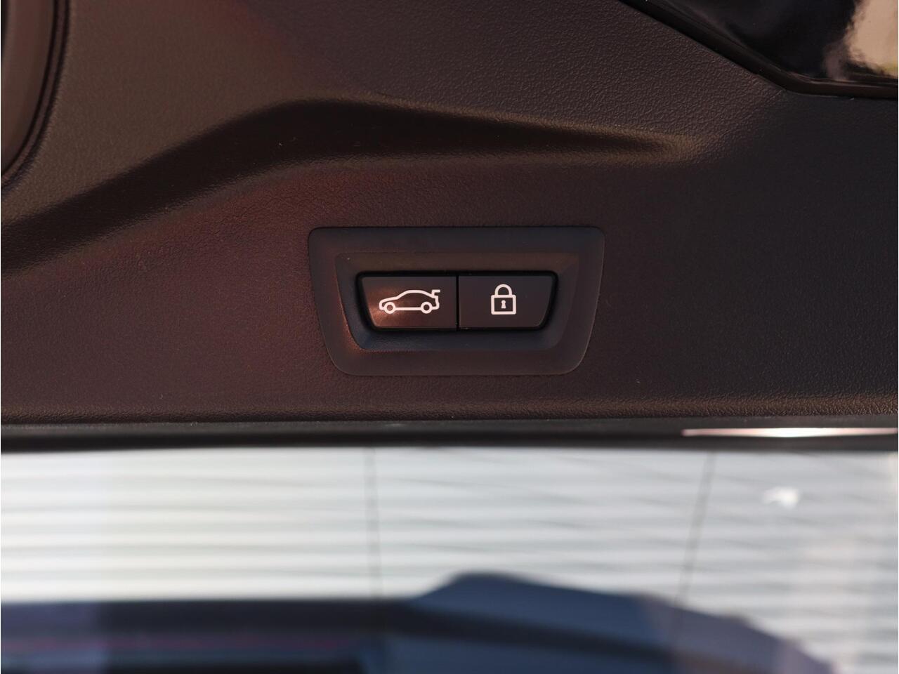 BMW X5 M Competition | High Executive | Driving Assistant Prof. | Panodak | Drivers Package | Bowers & Wilkins | Parking Assistant Plus | Soft Close | Carbon | 21'' & 22'' LMV