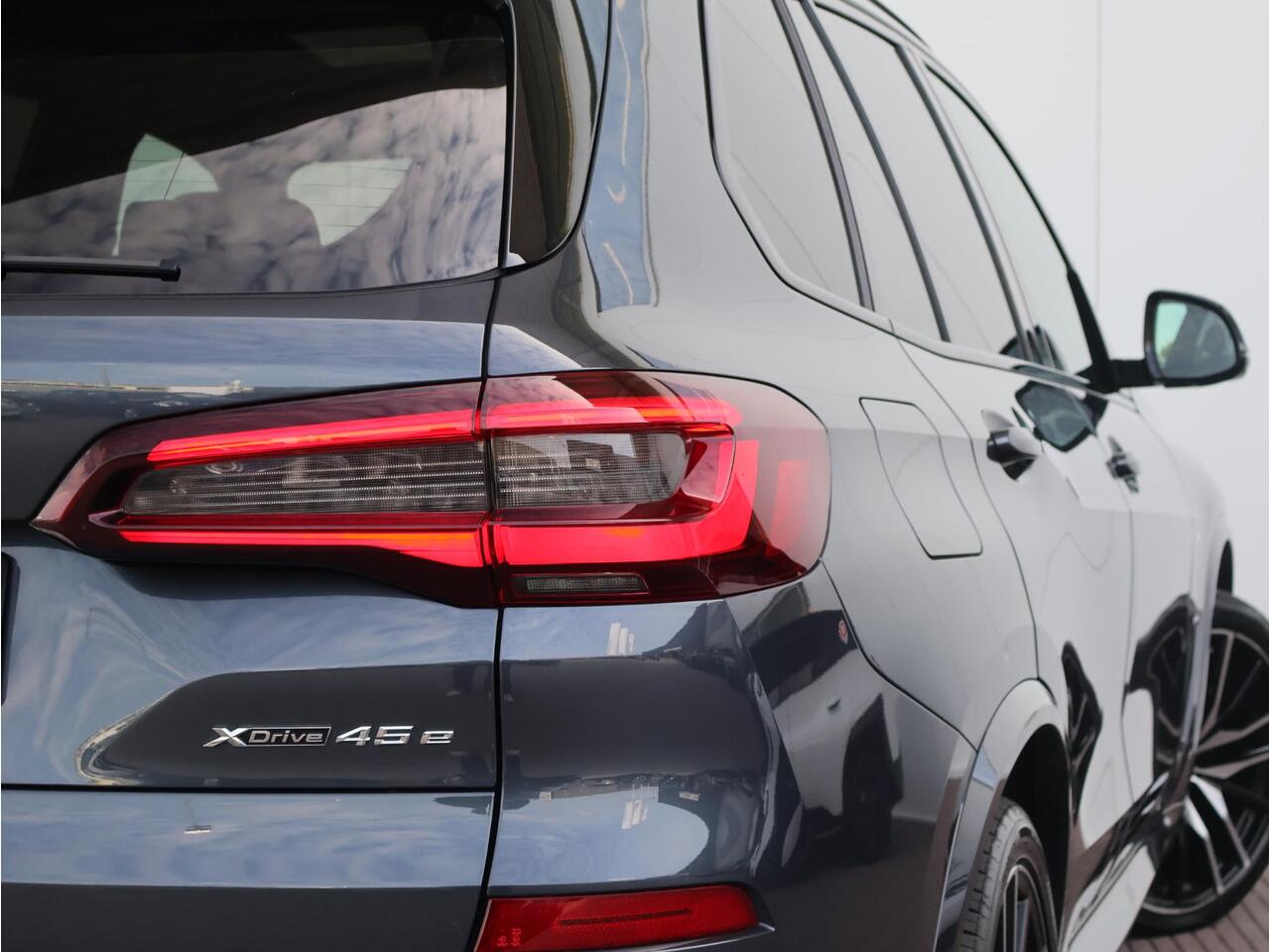 BMW X5 xDrive45e High Executive M Sportpakket/ 22 inch LM/ Luchtvering/ Comfort Access/ Head-Up/ Harman-Kardon/ panoramadak/