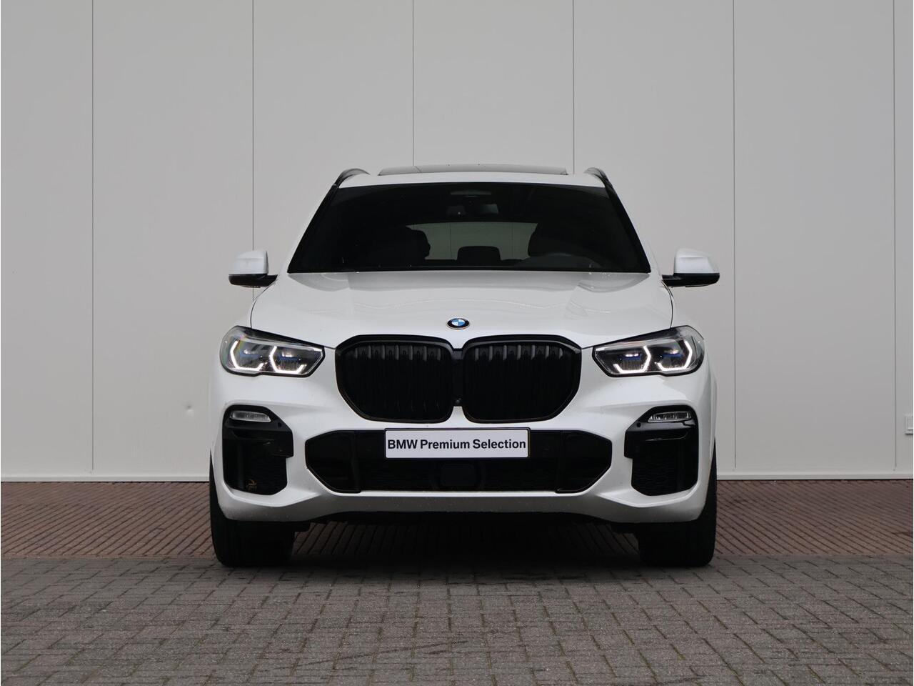 BMW X5 xDrive45e High Executive M-Sportpakket / Harman Kardon / Head Up Display / Trekhaak / Surround View / 21 '' /