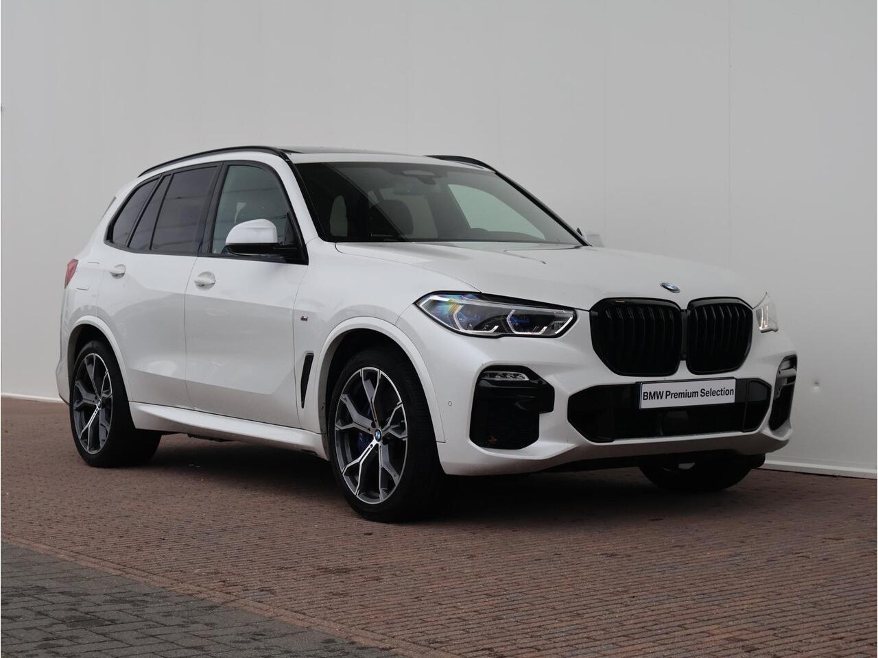 BMW X5 xDrive45e High Executive M-Sportpakket / Harman Kardon / Head Up Display / Trekhaak / Surround View / 21 '' /