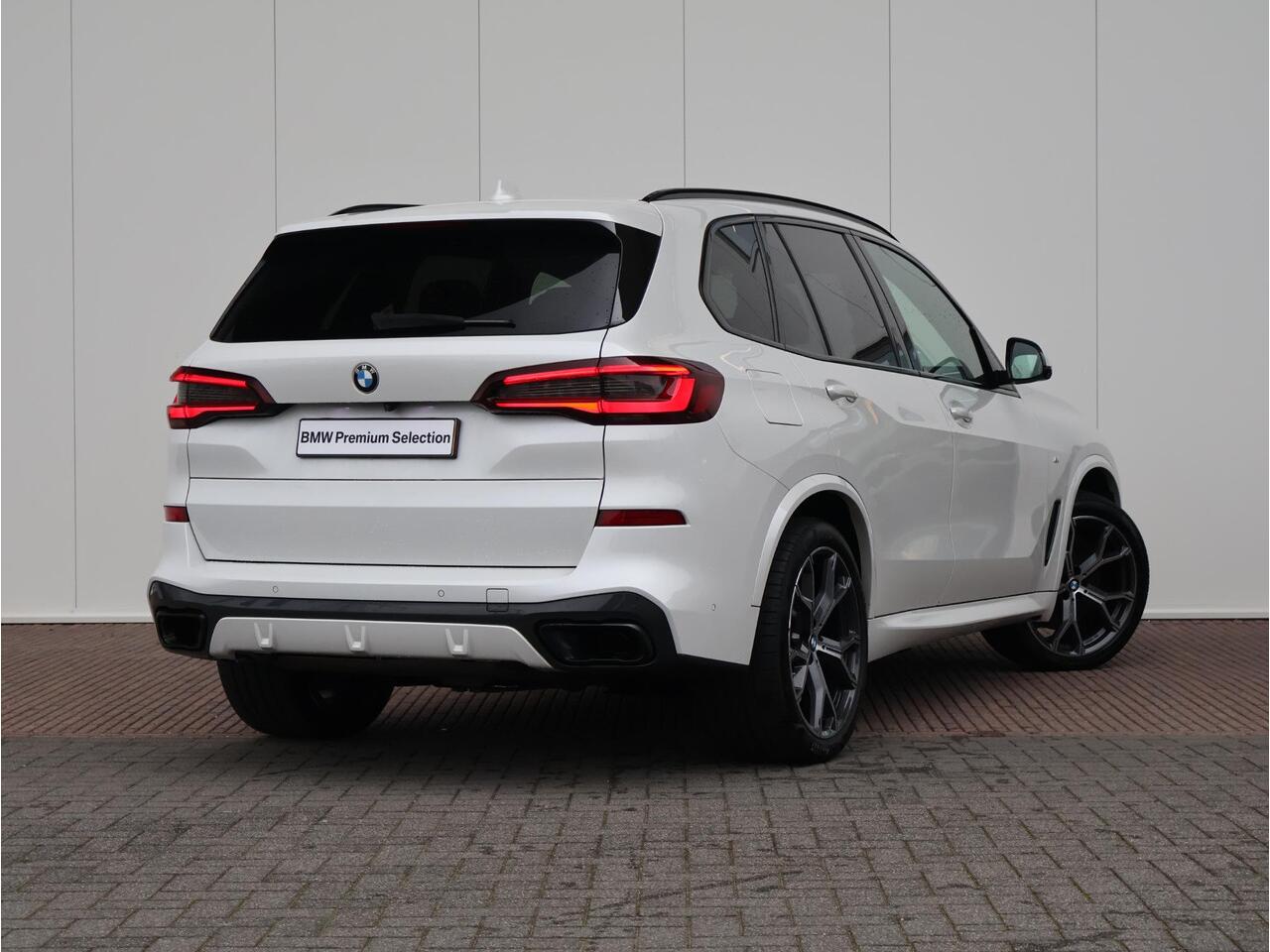 BMW X5 xDrive45e High Executive M-Sportpakket / Harman Kardon / Head Up Display / Trekhaak / Surround View / 21 '' /