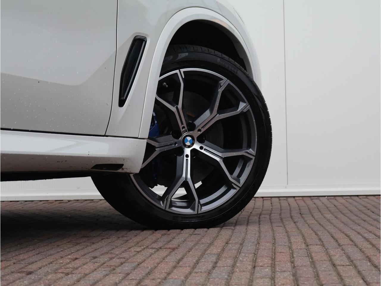 BMW X5 xDrive45e High Executive M-Sportpakket / Harman Kardon / Head Up Display / Trekhaak / Surround View / 21 '' /