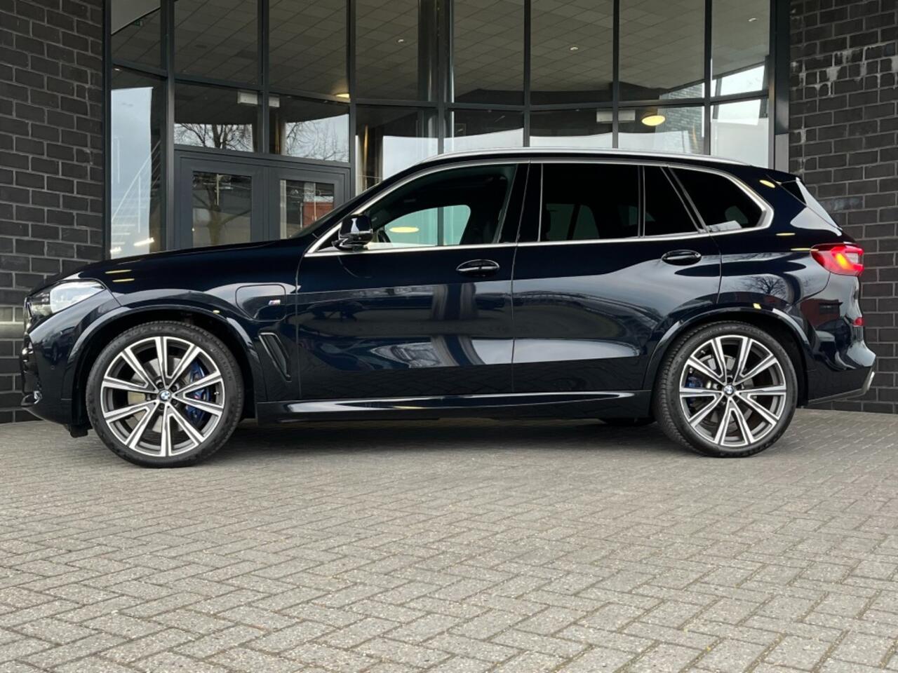 BMW X5 XDRIVE45E M-SPORT - PANO - 22 INCH - ORG. NL.