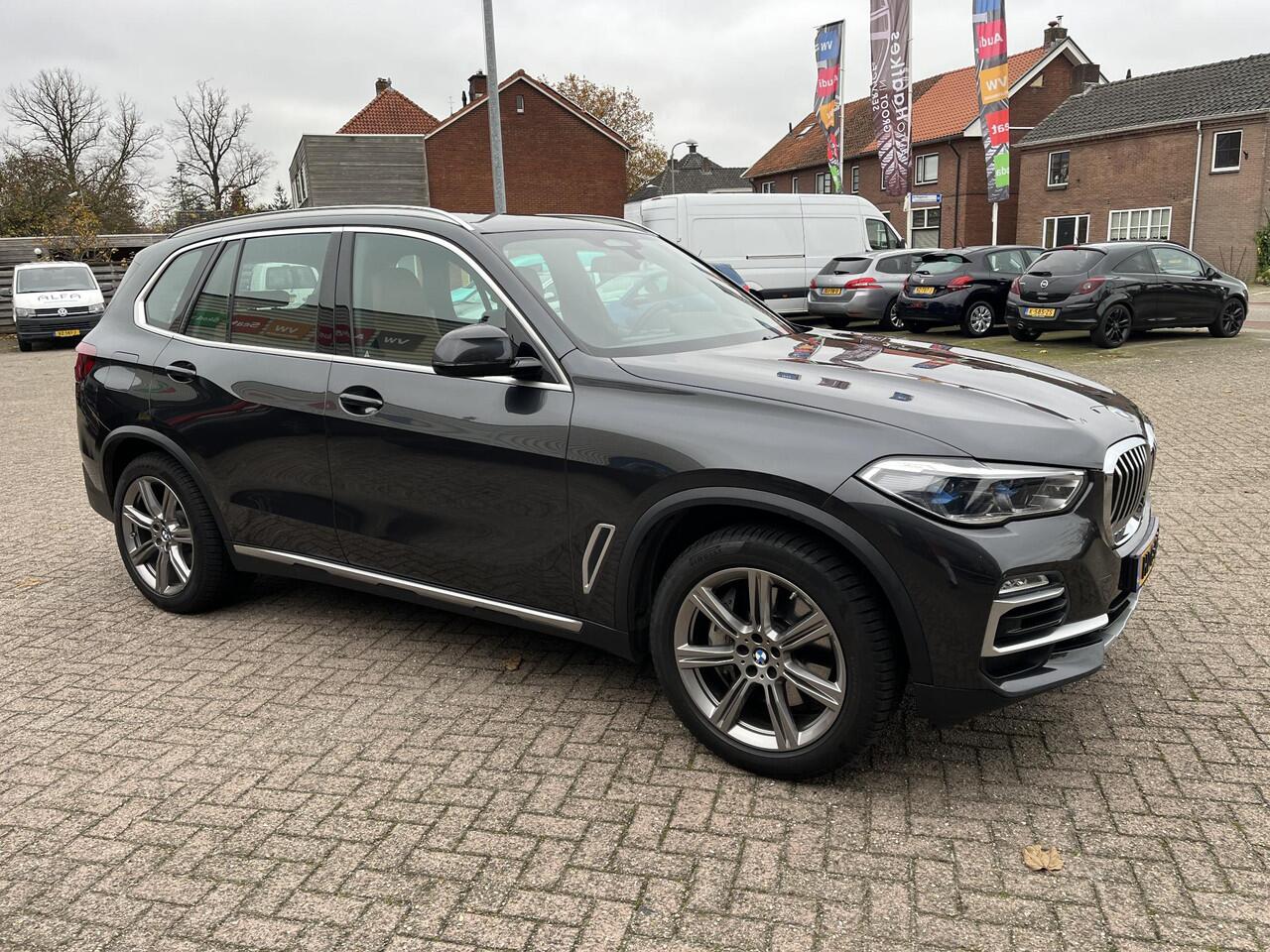 BMW X5 xDrive45e High Executive Plug in hybride. Nieuwstaat. Sjieke kleur combinatie. Navi, camera, head up, elek.stoel verstelling etc.