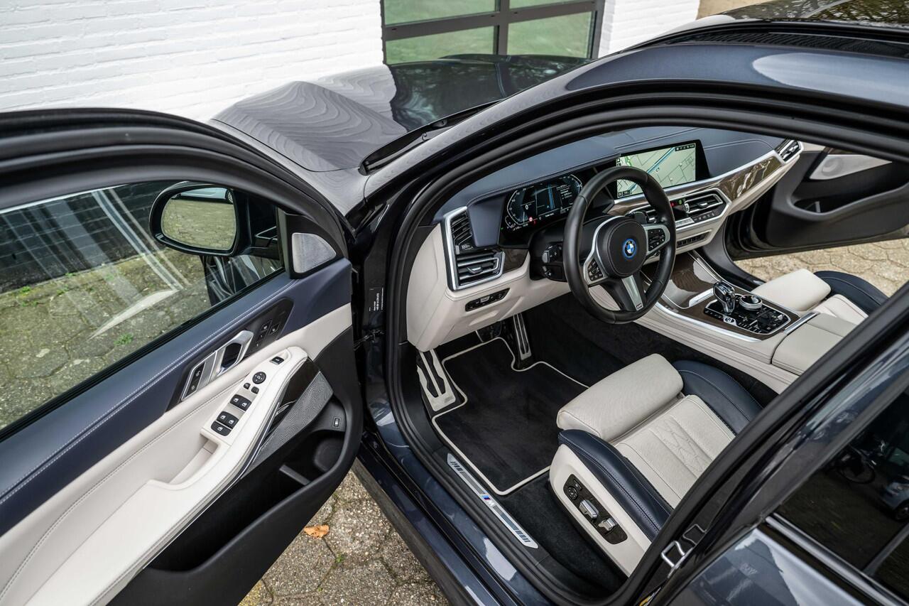 BMW X5 xDrive45e M-Sport 4-Wielsturing Individual B&W