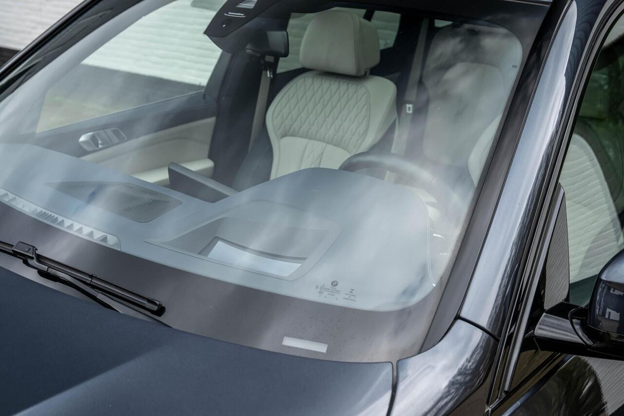 BMW X5 xDrive45e M-Sport 4-Wielsturing Individual B&W