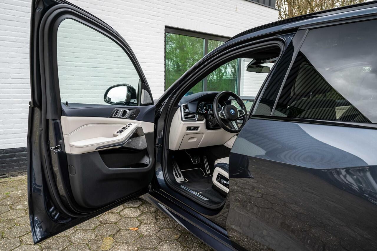 BMW X5 xDrive45e M-Sport 4-Wielsturing Individual B&W