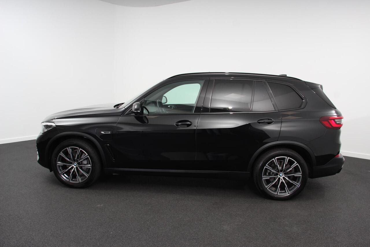 BMW X5 xDrive45e Hybrid 394pk Executive Shadow line | Leder | Schuif-Panorama dak | Navigatie | Trekhaak | Camera 360 | 20" Lichtmetalen velgen | Climate Control