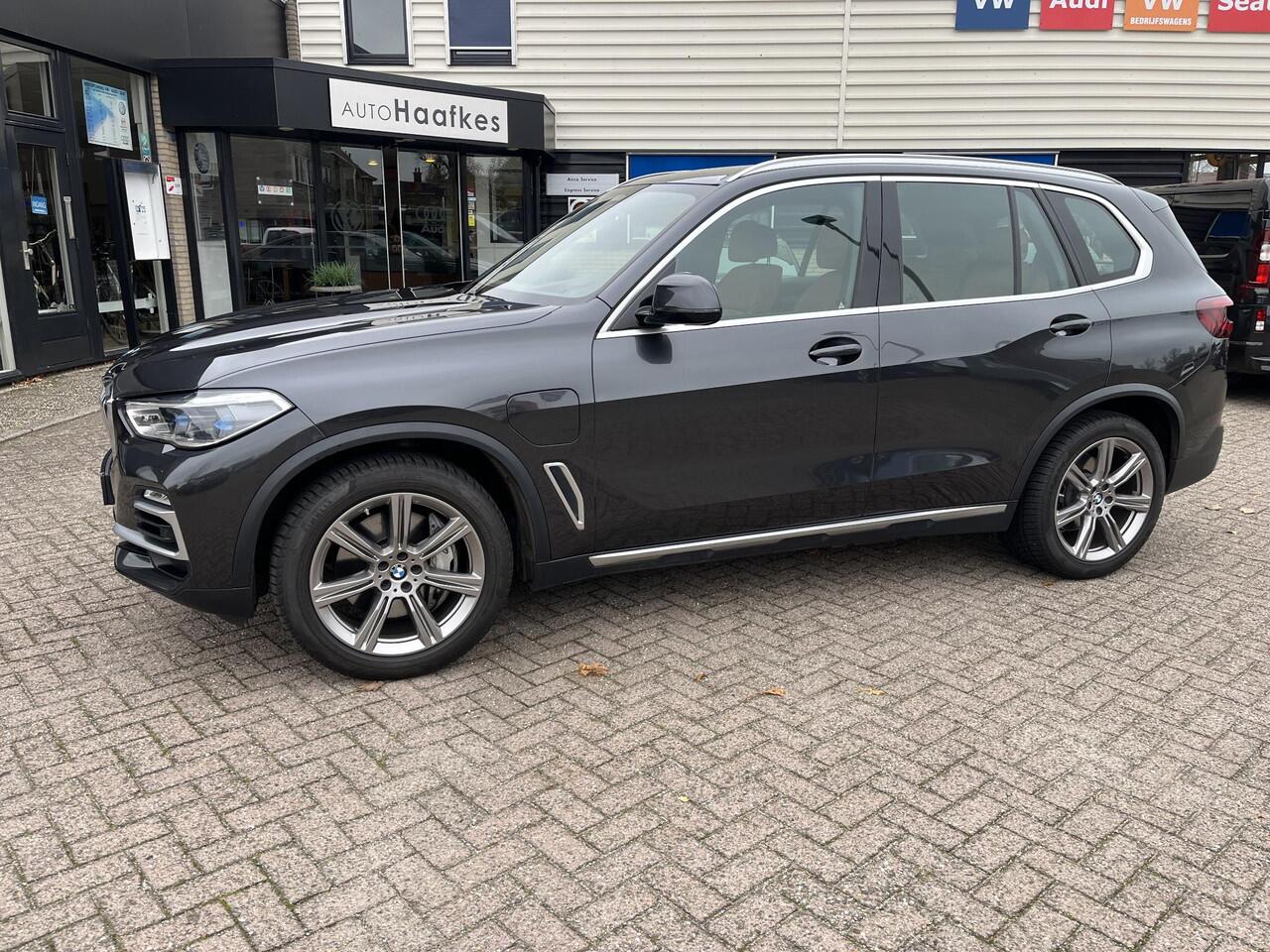 BMW X5 xDrive45e High Executive Plug in hybride. Nieuwstaat. Navi, camera, head up, elek.stoel verstelling etc. Mooie kleur combinatie