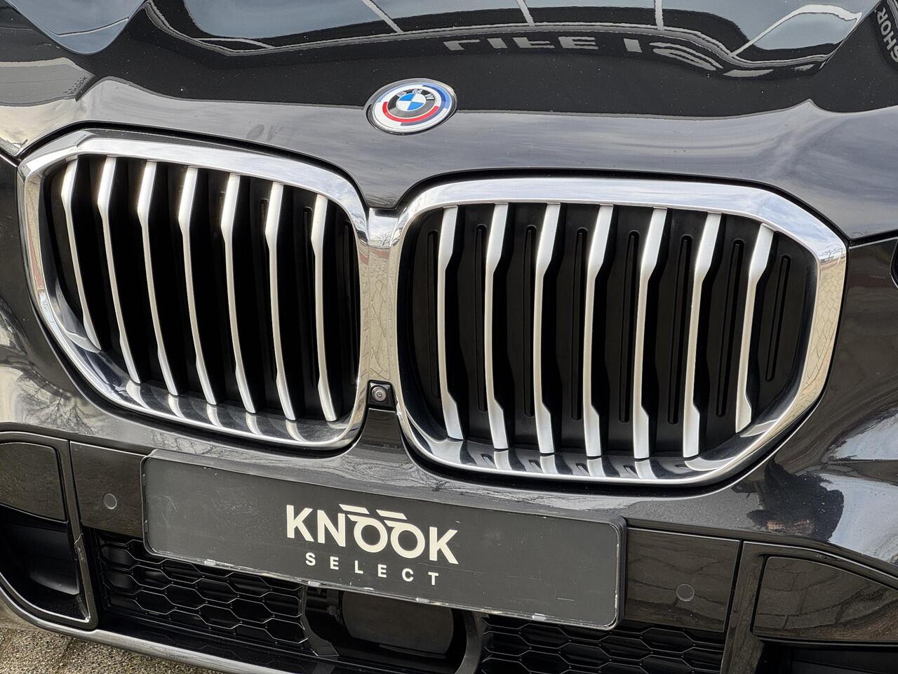 BMW X5 xDrive45e High Executive M Sport Pakket Automaat / Panoramadak / Active Steering / Trekhaak / Head-Up Display / Comfortstoelen / Laserlight / Driving Assistant Professional / 21 Inch / Luchtvering / Hifi / Craftedclarity / Shadow Line / M Sportremsysteem