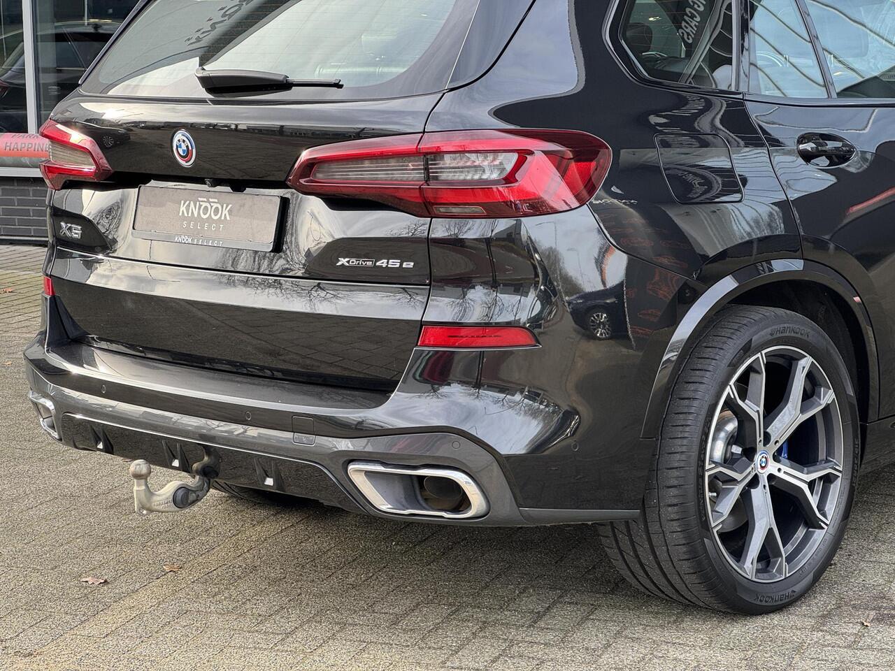BMW X5 xDrive45e High Executive M Sport Pakket Automaat / Panoramadak / Active Steering / Trekhaak / Head-Up Display / Comfortstoelen / Laserlight / Driving Assistant Professional / 21 Inch / Luchtvering / Hifi / Craftedclarity / Shadow Line / M Sportremsysteem