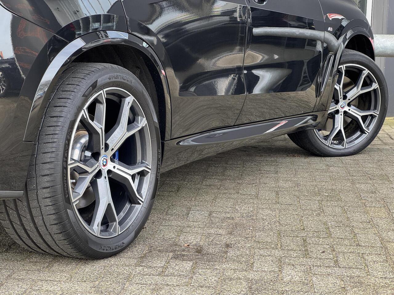 BMW X5 xDrive45e High Executive M Sport Pakket Automaat / Panoramadak / Active Steering / Trekhaak / Head-Up Display / Comfortstoelen / Laserlight / Driving Assistant Professional / 21 Inch / Luchtvering / Hifi / Craftedclarity / Shadow Line / M Sportremsysteem