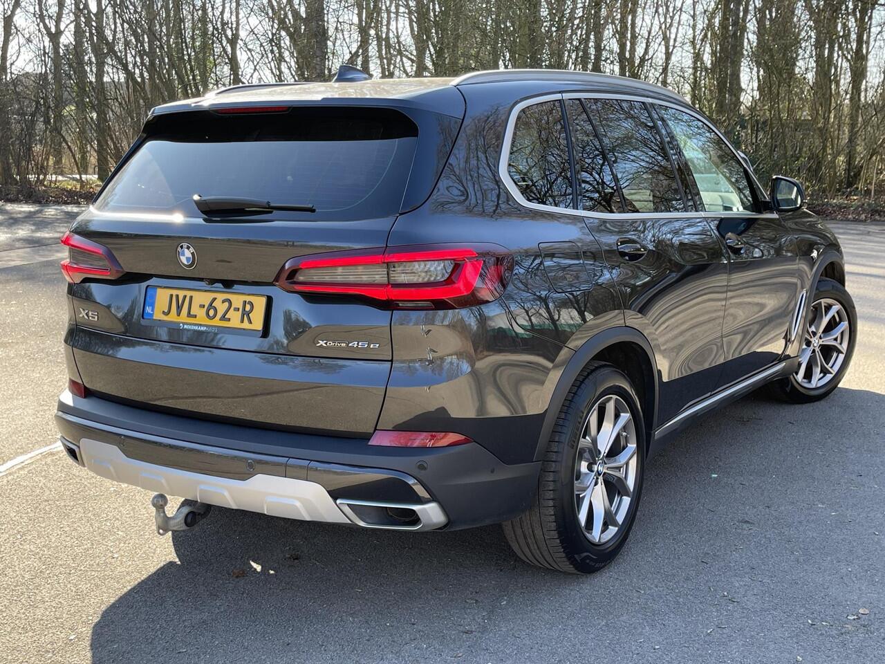 BMW X5 xDrive45e High Executive 19''/Trekhaak/Harman Kardon/Keyless/Head-up/Adaptieve cruise/Dodehoek/Stuur + stoelverwarming v+a/Luchtvering/Leder + memory