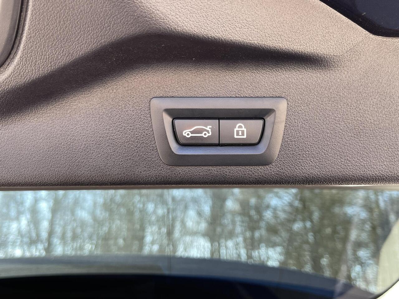 BMW X5 xDrive45e High Executive 19''/Trekhaak/Harman Kardon/Keyless/Head-up/Adaptieve cruise/Dodehoek/Stuur + stoelverwarming v+a/Luchtvering/Leder + memory