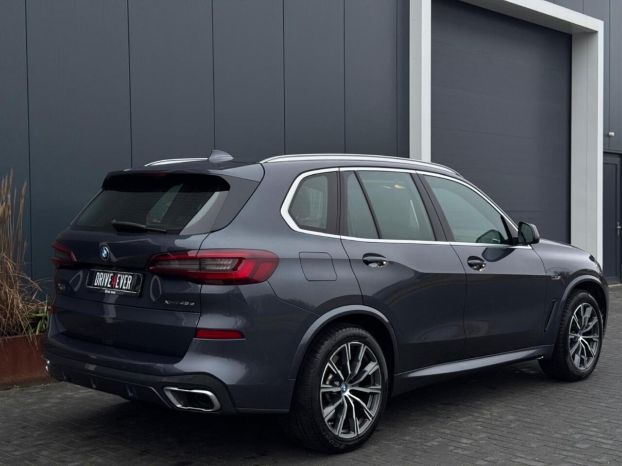 BMW X5 xDrive45e M PACK PANO NAVI CAMERA LED LEDER SPORTVELGEN