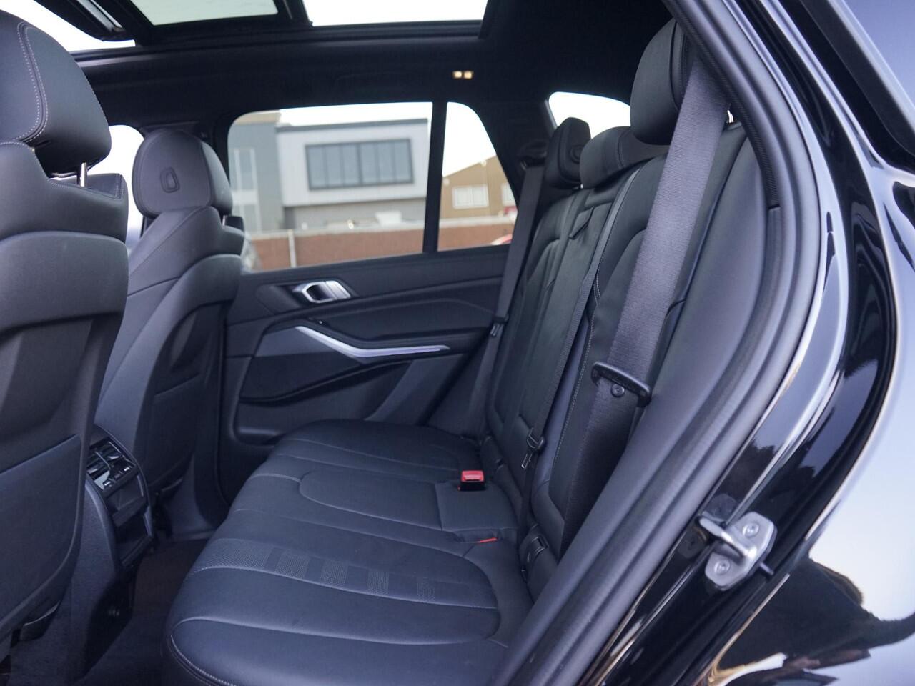 BMW X5 xDrive45e High Executive M sport / 1e Eig / Dealeronderh / Pano / 22 inch / LED / 360 camera / Alarm klasse 3 / Memory / Stoelverw / Shadow line