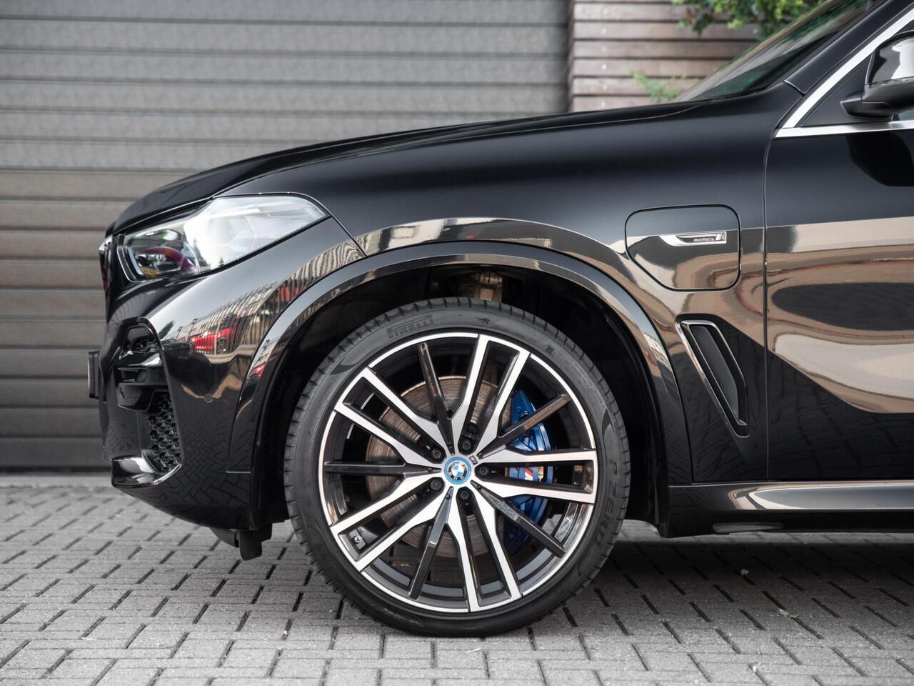 BMW X5 xDrive45e High Executive / M-Pakket / Panoramdak / 22" LMV / Laserlight / Wegklapbare Trekhaak / Luchtvering