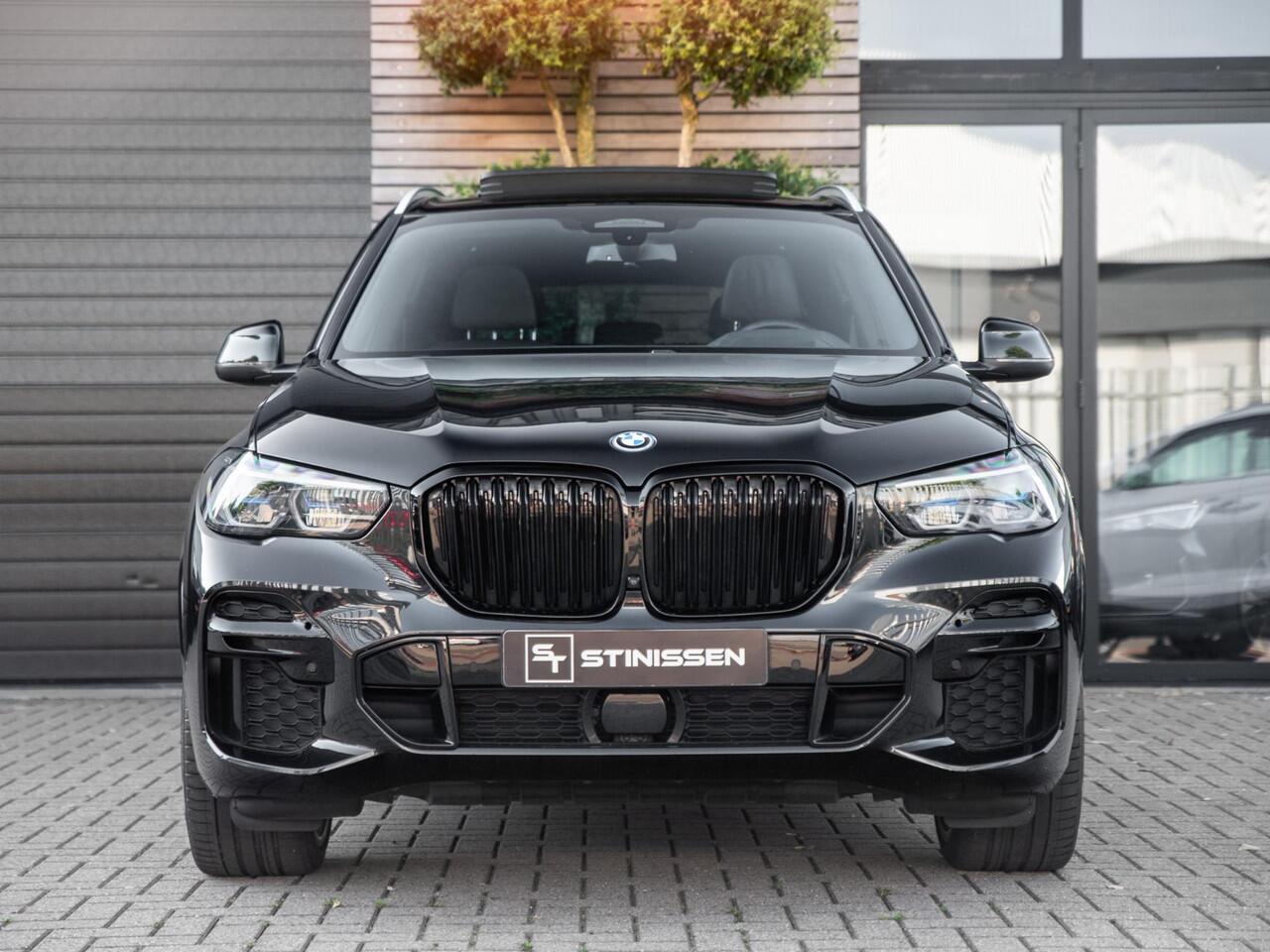 BMW X5 xDrive45e High Executive / M-Pakket / Panoramdak / 22" LMV / Laserlight / Wegklapbare Trekhaak / Luchtvering