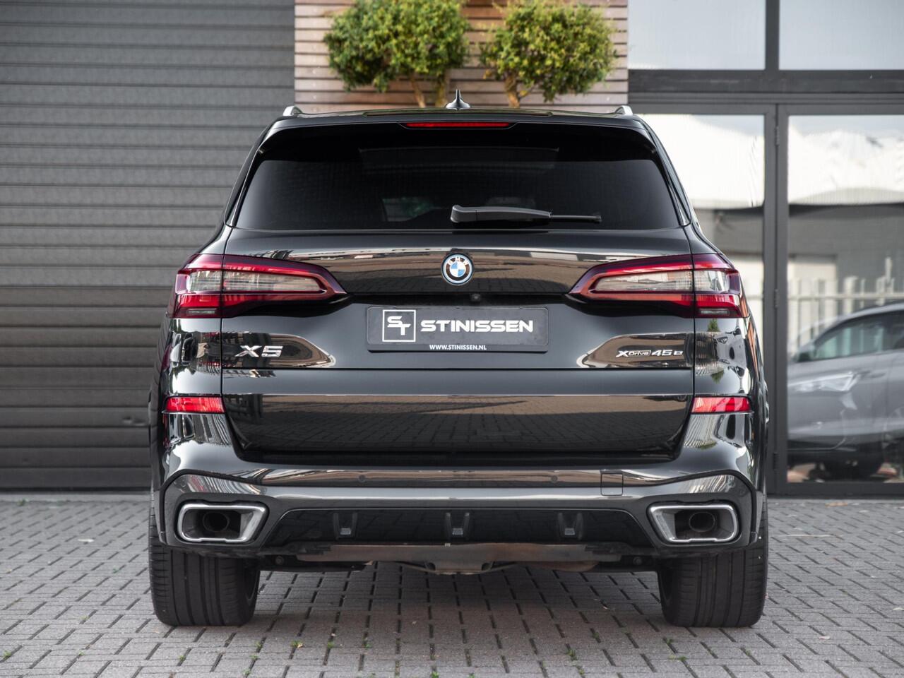 BMW X5 xDrive45e High Executive / M-Pakket / Panoramdak / 22" LMV / Laserlight / Wegklapbare Trekhaak / Luchtvering
