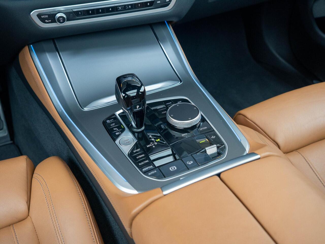 BMW X5 xDrive45e | M Sportpakket | Comfort Access | Panoramadak | Head-Up Display | Harman Kardon | Stoelverwarming | 22'' | Trekhaak