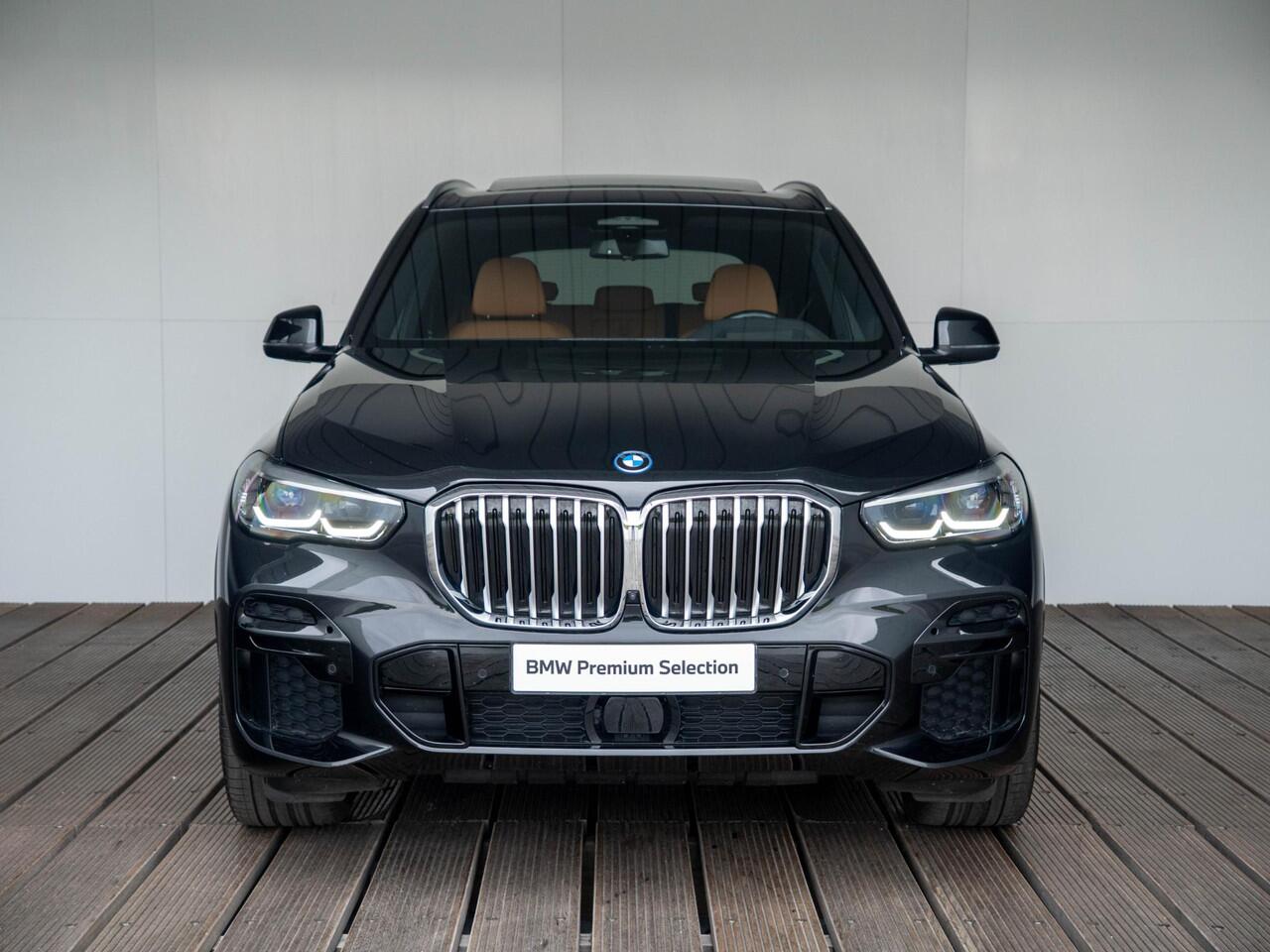 BMW X5 xDrive45e | M Sportpakket | Comfort Access | Panoramadak | Head-Up Display | Harman Kardon | Stoelverwarming | 22'' | Trekhaak